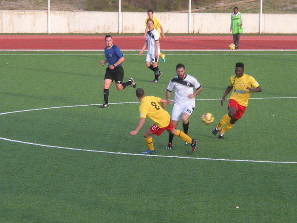 El C.U. Collado Villalba sólo pudo empatar con el Avance (1-1)