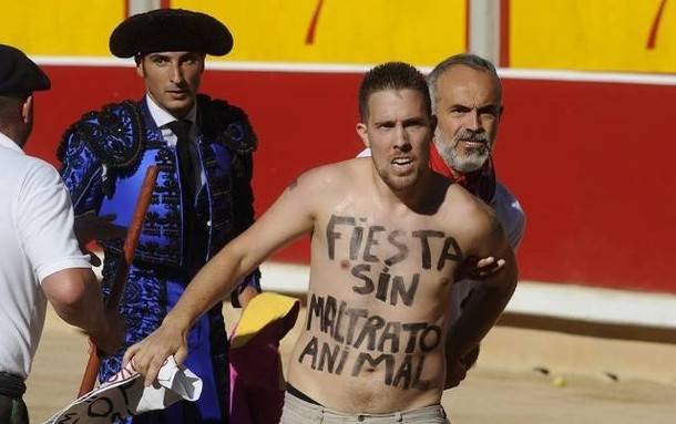 Ordenan la búsqueda y captura del activista antitaurino Peter Janssen