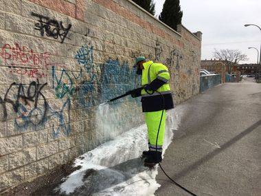 Collado Villalba invierte 150.000 euros anuales en la limpieza de graffitis