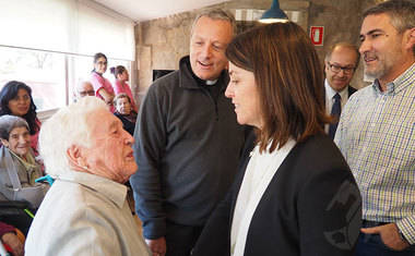 La alcaldesa de Torrelodones visita las reformas llevadas a cabo en la residencia Los Ángeles