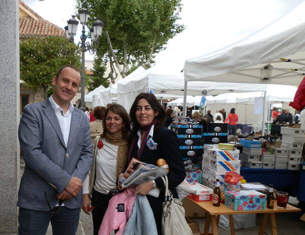 a la izquierda el concejal de Urbanismo, Santiago Fernández, junto a la alcaldesa
