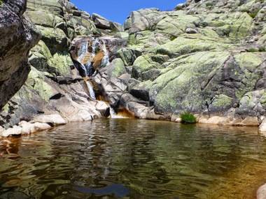 Herido grave un senderista al caer por una cascada en La Pedriza