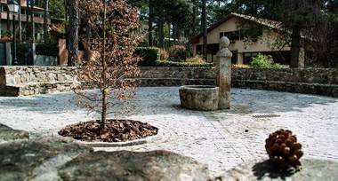 Restaurada la ‘Fuente de la Bola’ del barrio del Romeral de San Lorenzo del Escorial