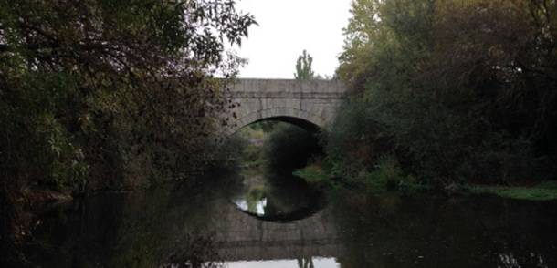 Puente sobre el río Guadarrama, en la estación de La Navata