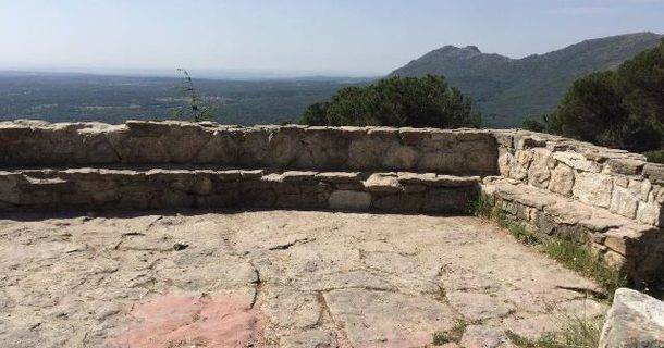 Los Miradores de Abantos de San Lorenzo de El Escorial limpios de grafitis