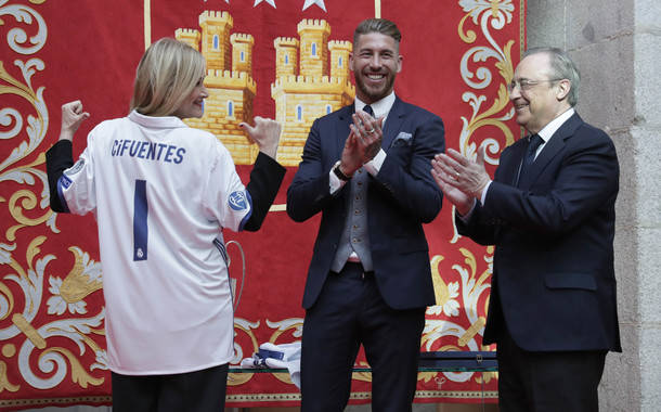 Cifuentes felicita al Real Madrid tras proclamarse campeón de la Champions League