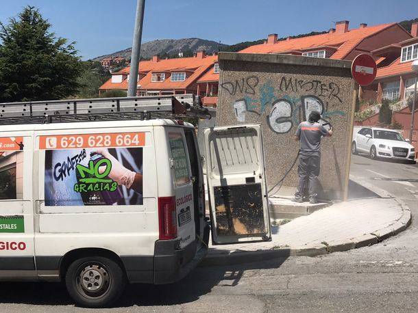 El Ayuntamiento de San Lorenzo pone en marcha una campaña de limpieza de grafitis