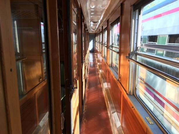 El Tren de Felipe II, un convoy de los años ’50, comienza su andadura con una propuesta que combina turismo histórico y ocio