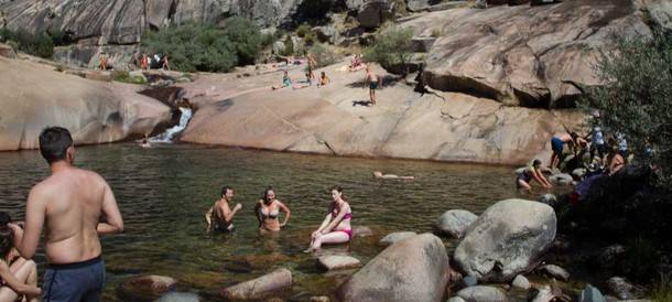 Manzanares dice que la prohibición de bañarse en La Pedriza perjudica la economía local