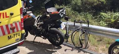 Muere un ciclista de 42 años tras chocar contra una moto en el Puerto de Canencia