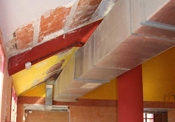 Iniciadas las obras de rehabilitación de la cubierta del Polideportivo de Moralzarzal