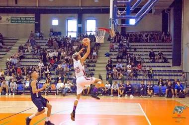 El equipo junior de baloncesto masculino de HM Torrelodones campeón de la ‘International Bonprix Cup’