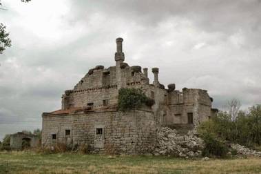 De la calle Santa Rosa, 15 y 15 bis de San Lorenzo de El Escorial al intento de recalificación de Monesterio con Fernández Quejo, Porto Rey y Leopoldo Arnaiz al frente 