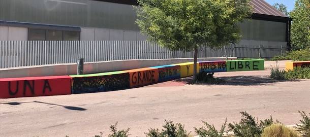 PSOE de Torrelodones condena las pintadas fascistas y LGTBfóbicas aparecidas en los alrededores del Instituto