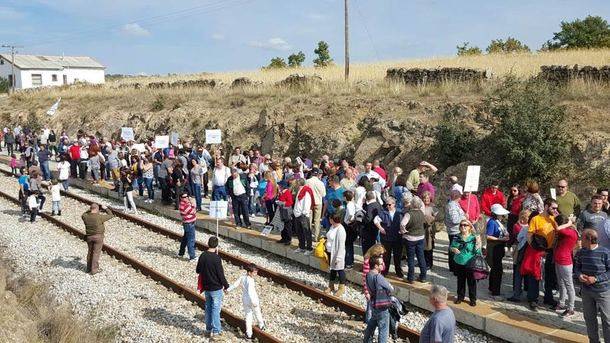 Los alcaldes de Soto, Miraflores de la Sierra y Manzanares el Real dan un ultimátum al ministro de Fomento