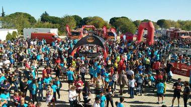 Los bomberos de la Comunidad homenajean a sus compañeros fallecidos con una carrera popular