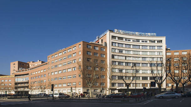 La Consejería de Sanidad recibe los premios a la Mejor Gestión Hospitalaria y Estrategias Oncológicas de España