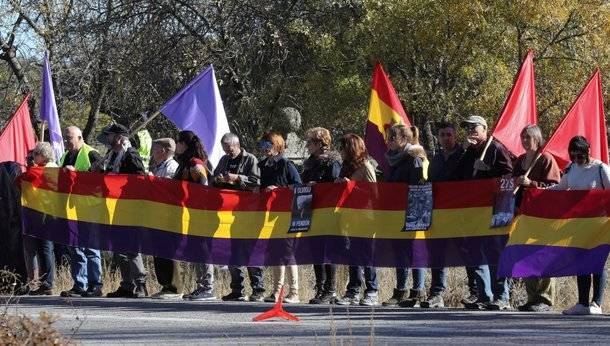 Concentración en el Valle de los Caídos para pedir la retirada de la Cruz y la exhumación de Franco