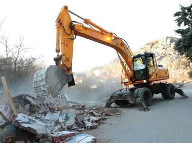 La Comunidad de Madrid derriba los quioscos ilegales existentes en La Pedriza