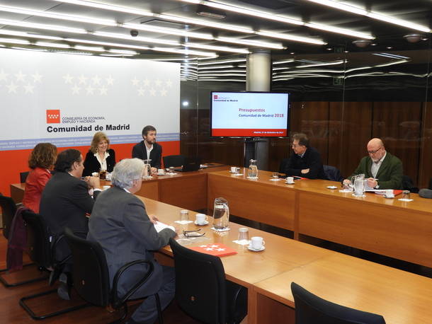 La Comunidad traslada a los interlocutores sociales las líneas maestras de los Presupuestos de 2018