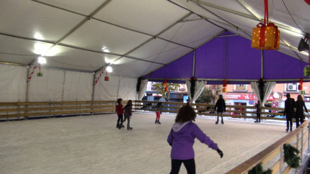 Una pista de hielo en la Plaza de España protagonizará el programa de Navidad en El Escorial