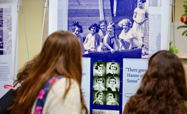 Las Rozas exhibe una muestra de fotografías inéditas sobre Ana Frank que han visitado 12 millones de personas en 70 países