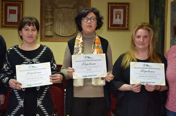 La floristería Rosa Mari, Barja y el herbolario Her-Deco, ganadores del concurso de escaparatismo de la ACEG 