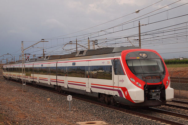 Robledo de Chavela, Zarzalejo y Santa María se reúnen con Fomento para tratar la inclusión de los trenes en la Red de Cercanías