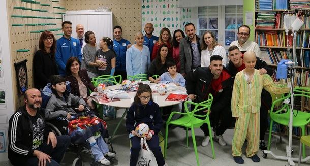 La Comunidad acerca el Fútbol Sala a los niños ingresados en el Niño Jesús