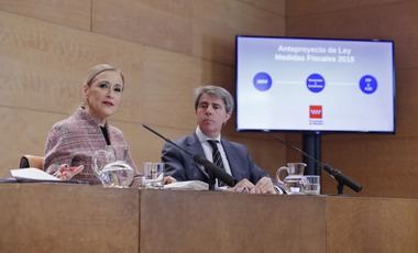 Cifuentes anuncia una nueva rebaja de impuestos a todos los madrileños