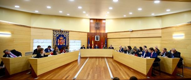 La oposición en el Ayuntamiento de Las Rozas planta al alcalde por su autoritarismo