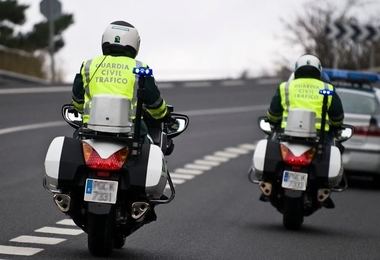 La operación salida de Semana Santa comenzó ayer con la presencia de miniradares en las motos de la Guardia Civil