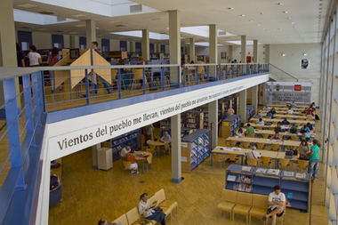 La Biblioteca Miguel Hernández de Collado Villalba amplía el horario por la demanda de los estudiantes