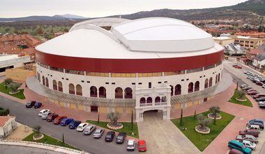 El PP de Moralzarzal acusa al Ejecutivo de eliminar 24 plazas del aparcamiento situadas junto a la Plaza de Toros