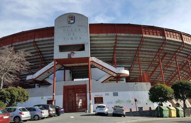 La plaza de toros se viste de luces todos los viernes de julio con ‘las nocturnas de Colmenar’