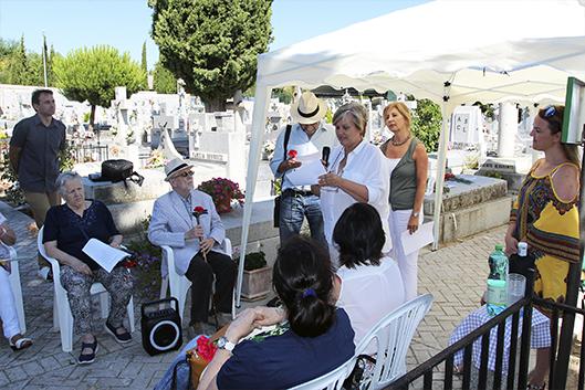 Galapagar cumple con su cita en torno a la sepultura de Jacinto Benavente