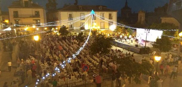 San Lorenzo de El Escorial puso fin a sus fiestas patronales con los tradicionales fuegos artificiales en La Lonja