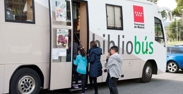 El Bibliobús permanecerá todos los jueves en la calle Rafael Alberti