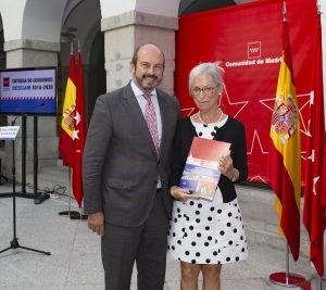 La alcaldesa de Colmenarejo firma la prórroga de las BESCAM