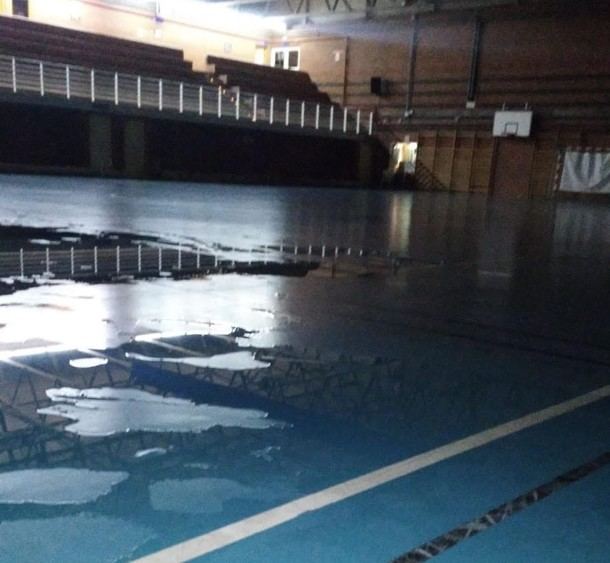 Comienzan en Colmenarejo los trabajos de recuperación de la cubierta del Polideportivo