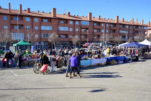 El mercadillo se traslada al ‘parking’ de la Ciudad Deportiva