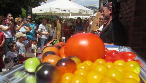 El singular concurso de tomates ‘El Mojete’ de Robledo de Chavela alcanza la XIV edición