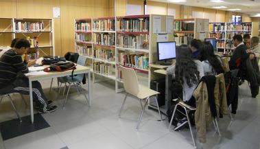 La Biblioteca Municipal de Valdemorillo pone a disposición de los estudiantes del IES Valmayor los libros recomendados en Secundaria y Bachillerato