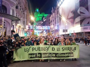 Cientos de personas de la Sierra de Guadarrama participaron en la marcha por el Clima del ‘6D’