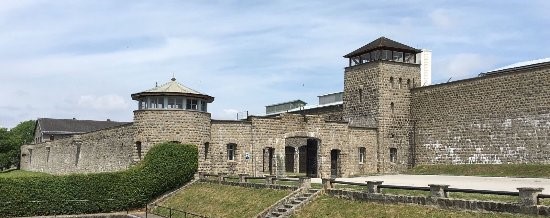 Acto de homenaje a los deportados de la Sierra de Guadarrama en el campo de concentración de Mauthausen