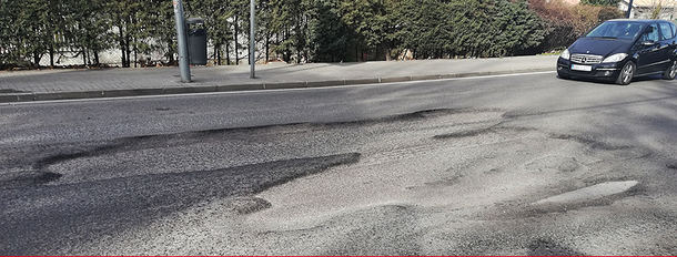 El PSOE de Torrelodones denuncia que los baches de la carretera de Hoyo de Manzanares son cada vez más grandes