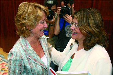 Esperanza Aguirre, con Elvira Rodríguez  (Foto: COMUNIDAD DE MADRID)