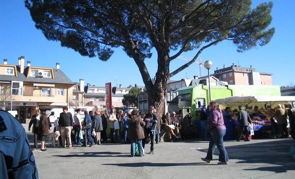 La Asociación Eje Comercial y Empresarial de Los Belgas se pronunciará el lunes sobre el traslado definitivo del mercadillo a El Gorronal