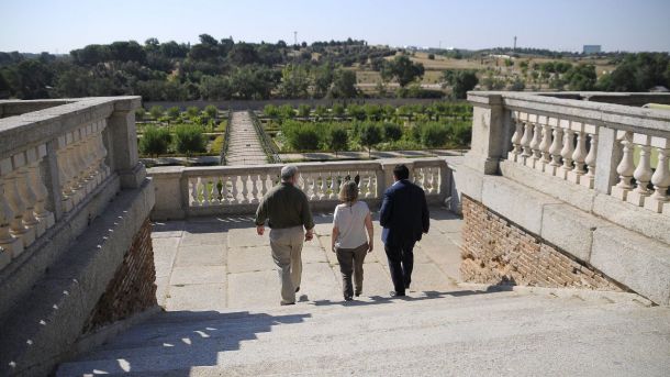 La consejera de Cultura visita junto al Alcalde de Boadilla el palacio del Infante D. Luis y la Casa de Aves