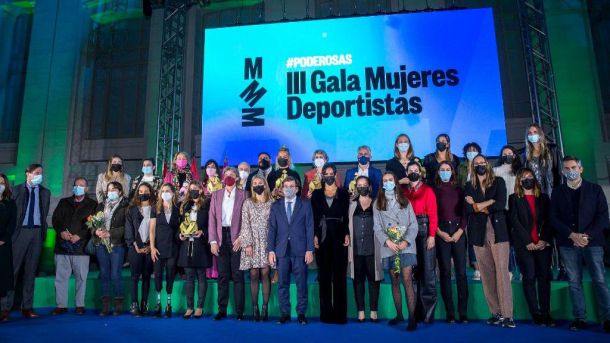 Madrid galardona a las 'women in black' de Movistar Estudiantes